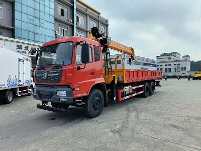 帕菲特12噸四節(jié)臂天錦后八輪隨車(chē)吊